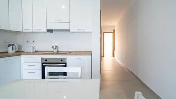 Réfrigérateur, micro-ondes, four, lave-vaisselle