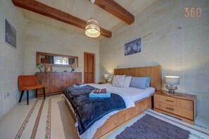 4 Schlafzimmer, Schreibtisch, B ügeleisen/Bügelbrett, Reisekinderbett