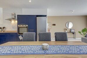 Kühlschrank, Mikrowelle, Ofen, Toaster