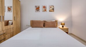 3 Schlafzimmer, Schreibtisch, Bügeleisen/Bügelbrett, WLAN