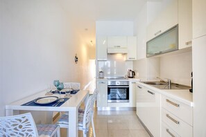 Refrigerador, horno, placa de cocina, tostadora