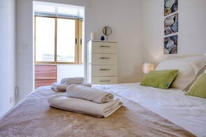 1 habitación, escritorio, wifi y ropa de cama