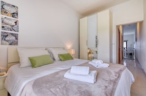 1 Schlafzimmer, Schreibtisch, WLAN, Bettwäsche