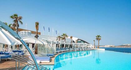 Modern 3BR Maisonette in Qawra,Steps from the Sea!
