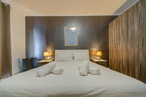 3 bedrooms, desk, iron/ironing board, WiFi