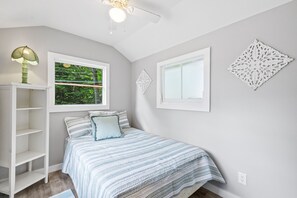 1 室のベッドルーム、アイロン / アイロン台、WiFi (無料)、ベッドシーツ