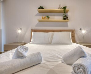 2 bedrooms, desk, iron/ironing board, WiFi