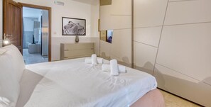 2 dormitoris, escriptori, planxa i posts de planxar i wifi 