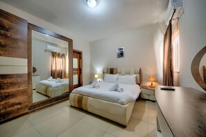 2 bedrooms, desk, iron/ironing board, WiFi