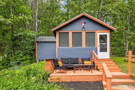 Terrace/patio. Newly Renovated Cottage 6