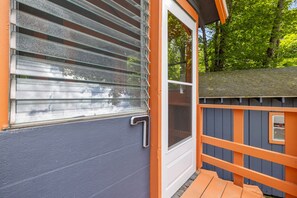 Exterior detail - Newly Renovated Cottage 7 in Alton Bay (Alton)