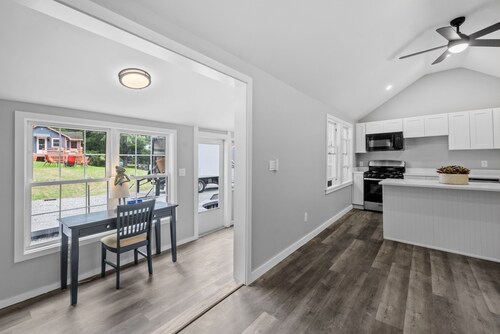 Newly Renovated Cottage 3 on Main Street Alton Bay!