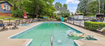 Newly Renovated Cottage 3 on Main Street Alton Bay!