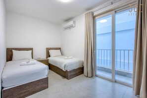 Desk, iron/ironing board, WiFi, bed sheets