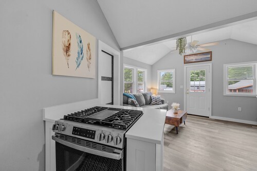 Newly Renovated Cottage 8 Main Street Alton Bay!