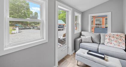 Charming Alton Bay Getaway – 1BR Cottage, Pool Access & Walk to Lake