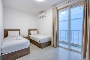 3 bedrooms, desk, WiFi