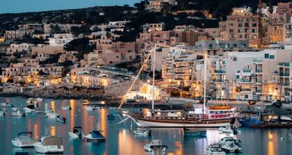 Modern 3BR home with Roof Pool & Incredible Views!