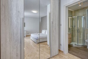 Hair dryer, towels - Penthouse in Mellieha with Private Terrace & Views (Mellieħa)