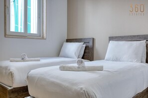 2 bedrooms, desk, iron/ironing board, WiFi