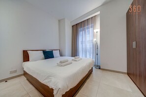 2 bedrooms, desk, iron/ironing board, WiFi