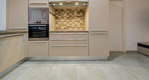 Refrigerador, horno, placa de cocina, lavavajillas