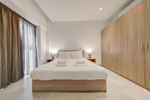 1 bedroom, desk, iron/ironing board, WiFi