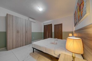 4 多间卧室、办公桌、熨斗/熨衣板、旅行婴儿床