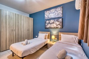 4 bedrooms, desk, WiFi, bed sheets