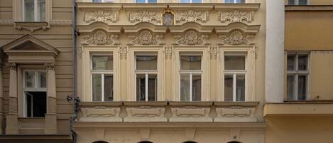 المنشأة من الخارج