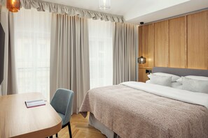 Premium bedding, down duvets, Select Comfort beds, in-room safe - Six Residences Prague (Prague)