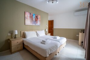 4 bedrooms, desk, iron/ironing board, travel crib