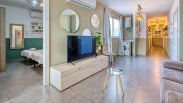 5 sovrum, skrivbord, strykjärn/strykbräda och resesäng