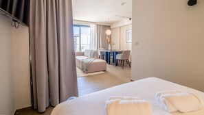 1 bedroom, desk, iron/ironing board, WiFi