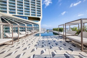 Pool - The Official Mercury Suites - Beautiful home w/AC (St. Julian`s)