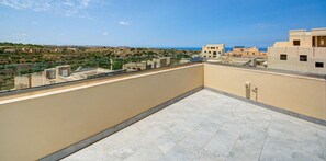 Property grounds - Modern 2BR Apt with Terrace & Stunning Views & AC (Nadur)
