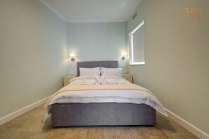 2 Schlafzimmer, Schreibtisch, Bügeleisen/Bügelbrett, WLAN