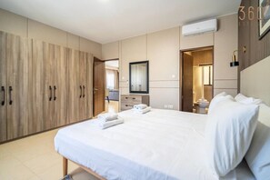 3 bedrooms, desk, iron/ironing board, WiFi