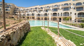 المنشأة من الخارج