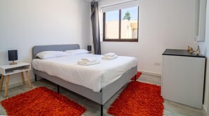 3 sovrum, skrivbord, resesäng och wi-fi