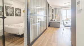 2 bedrooms, desk, iron/ironing board, WiFi