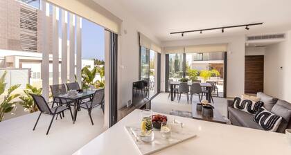 4 bedroom villa In Nissi beach