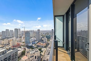Balcony - The Elser by Andes STR (Miami)