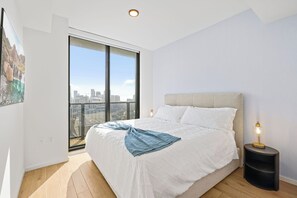 Standard Apartment, 1 King Bed with Sofa bed | Laptop workspace, iron/ironing board, free WiFi