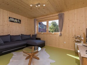 TV - Apartment 'Schwarzwald' with Balcony and Wi-Fi (Aichhalden)