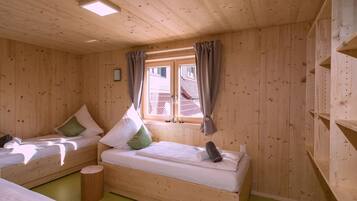2 bedrooms, WiFi, bed sheets