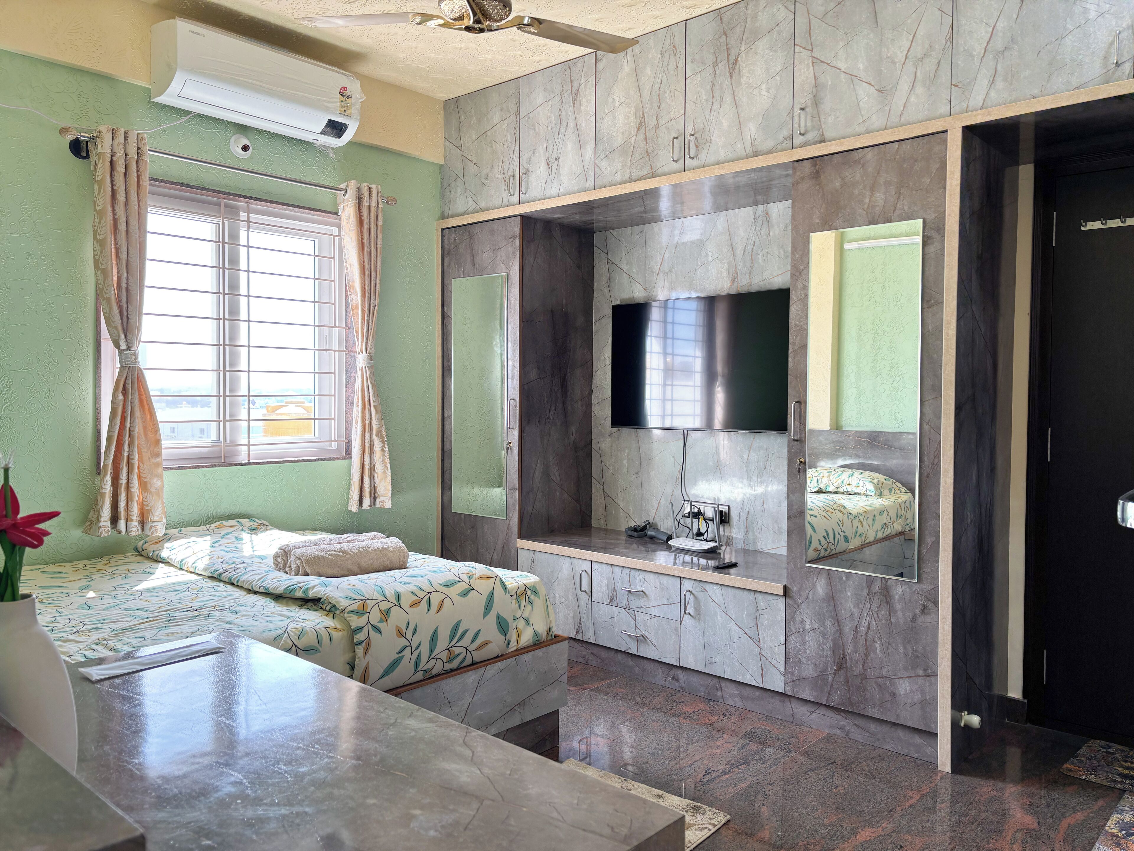 Classic Studio, City View | Desk, laptop workspace, free WiFi