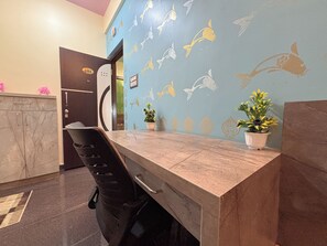 Classic Studio, City View | Desk, laptop workspace, free WiFi