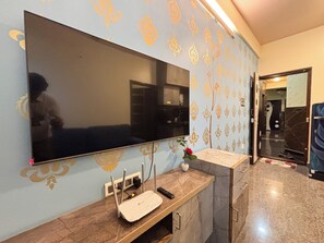 Appartement Deluxe, vue ville | Télévision