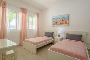 2 slaapkamers, een strijkplank/strijkijzer, wifi, beddengoed